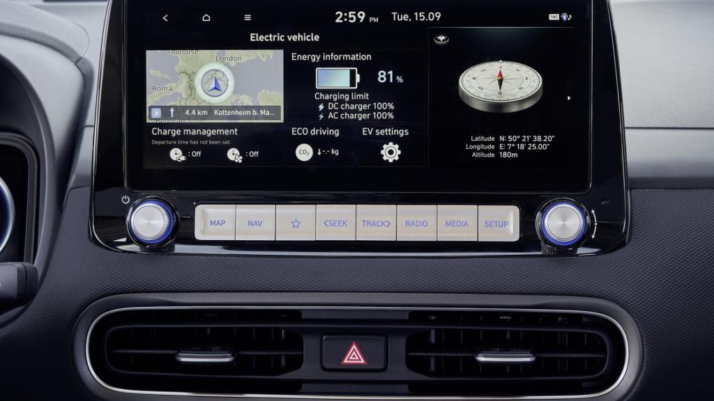 La pantalla central puede tener 10,2 pulgadas de diámetro.