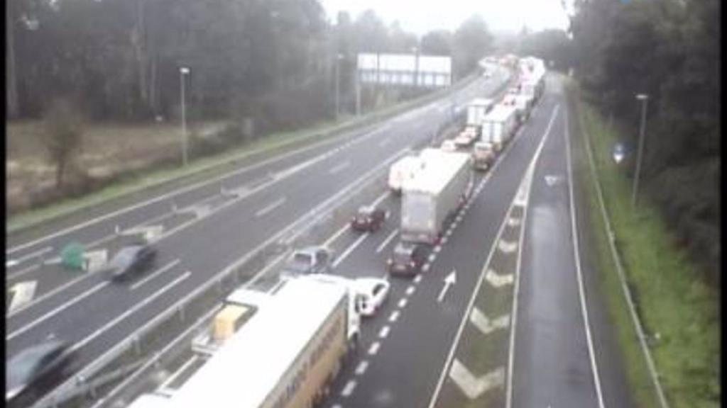 Retenciones en la A-55 en Tui (Pontevedra) en dirección a Valença (Portugal).