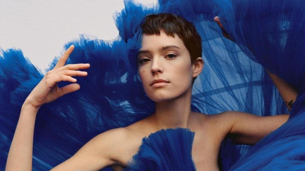 Natural, sencillo y favorecedor: así es el maquillaje inspirado en la colección de Armani.