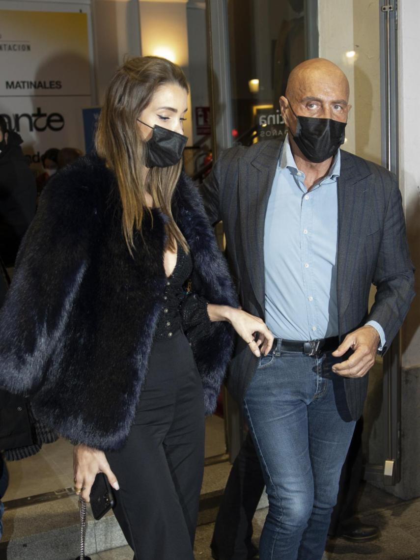 Marta López y Kiko Matamoros tras abandonar un teatro en Madrid.