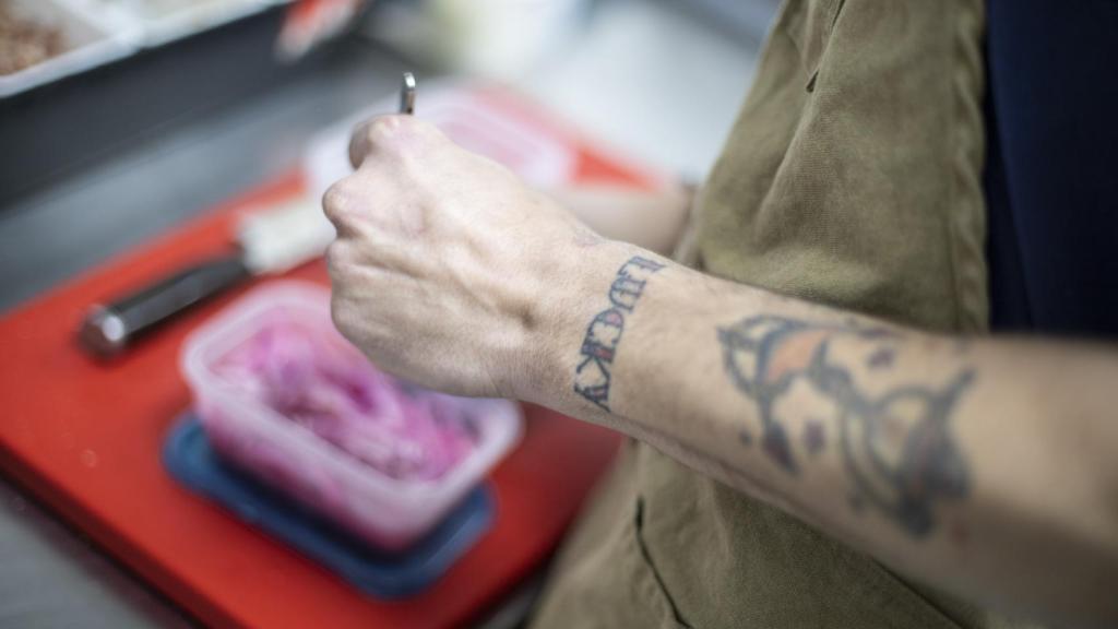 Así preparan la comida que se sirve a domicilio.