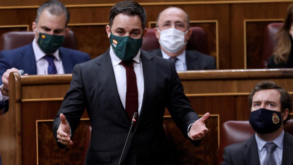 Santiago Abascal, junto a Iván Espinosa de los Monteros, en la sesión de control al Gobierno del Congreso.