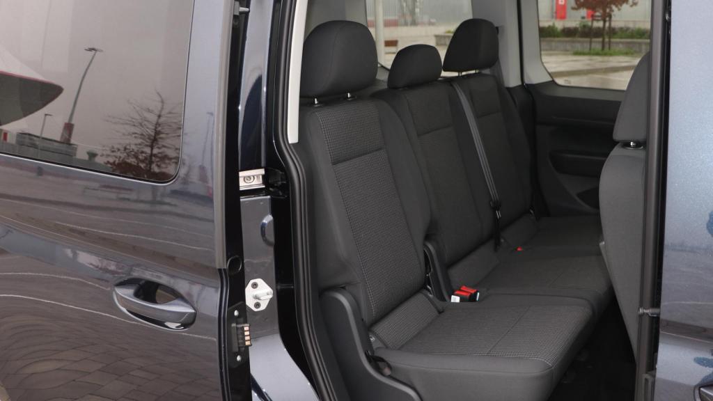 El acceso a las plazas traseras es muy fácil.