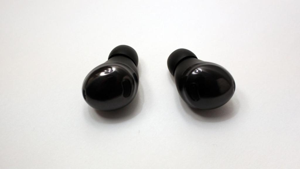 Los Samsung Galaxy Buds Pro fuera de la caja.