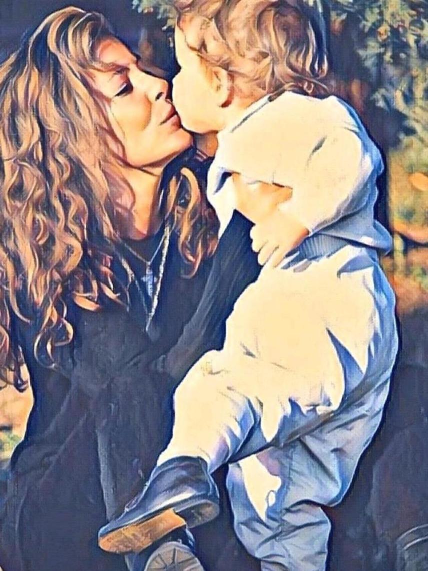 Ana Obregón ha compartido esta tierna imagen para recordar a su hijo.