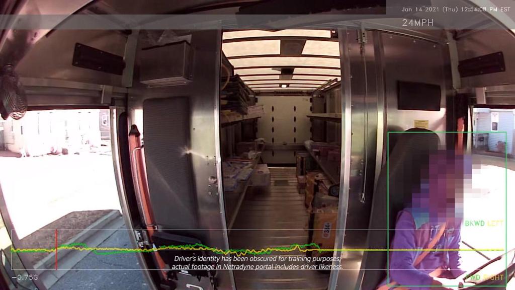 Captura de la vigilancia a un repartidor de Amazon.