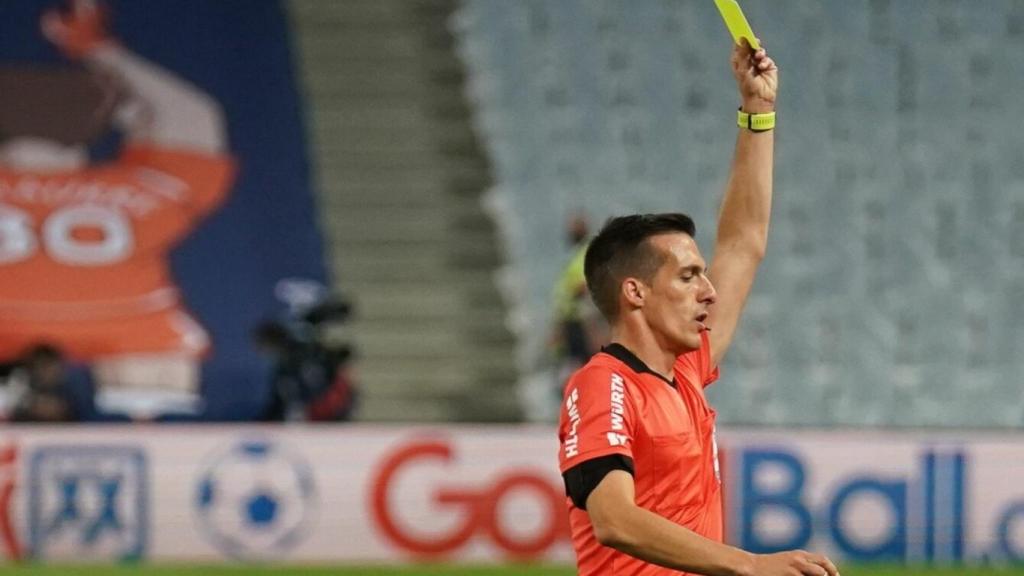 Xavier Estrada Fernández, durante un partido de esta temporada