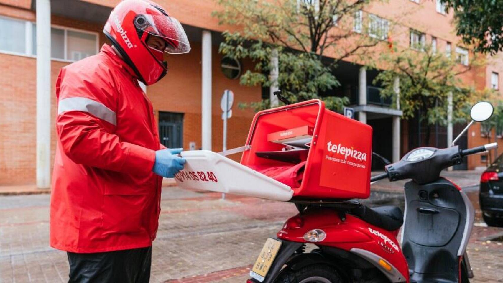 Un repartidor de Telepizza