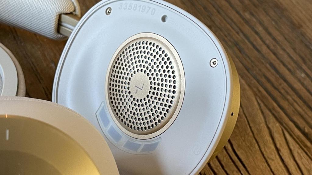 La parte interior del auricular.