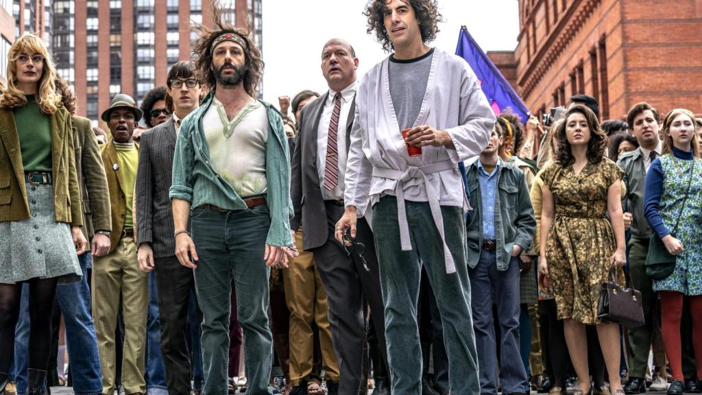 Sacha Baron Cohen y Jeremy Strong en 'El juicio de los 7 de Chicago'