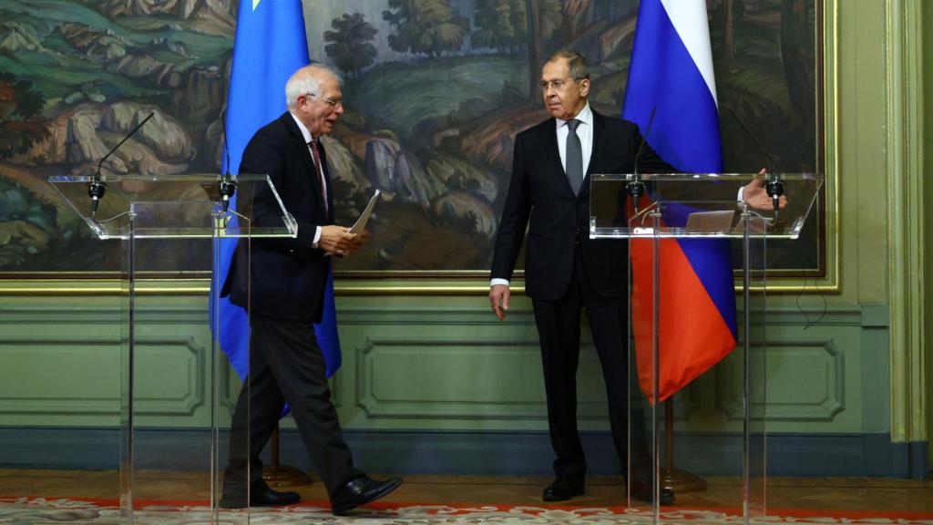 Josep Borrell y Sergei Lavrov, durante la rueda de prensa conjunta de este viernes