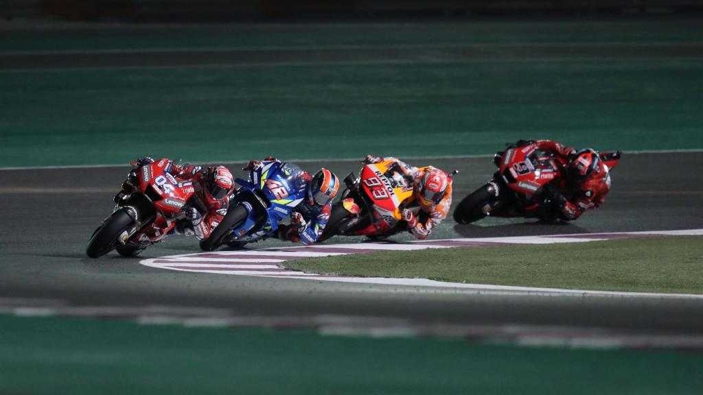 Dovizioso al frente de un grupo con Rins, Márquez y Petrucci