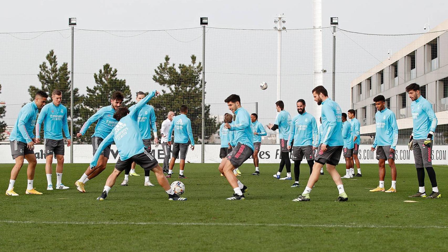 Los jugadores del Real Madrid, durante un entrenamiento