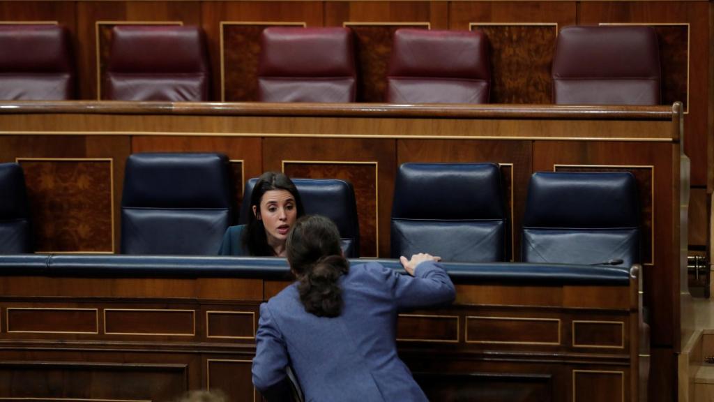 Pablo Iglesias e Irene Montero en el Congreso de los Diputados.