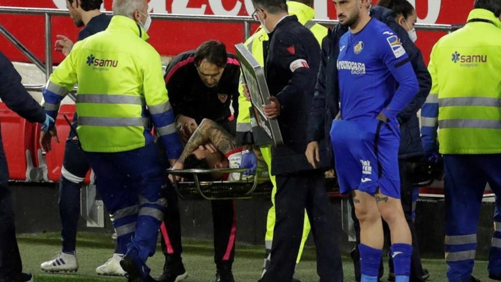 Ocampos acabando el campo en camilla