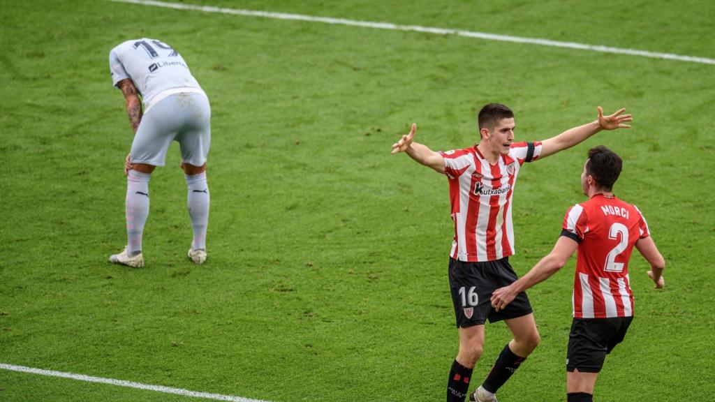Los jugadores del Athletic celebran su gol ante el Valencia