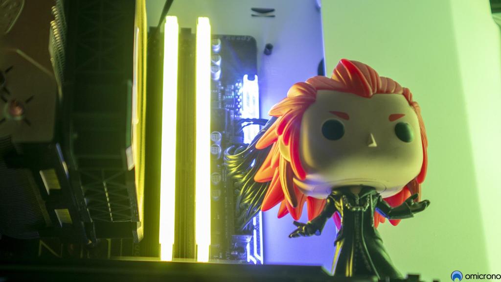 Laas memorias, encendidas en la parte izquierda de la imagen.