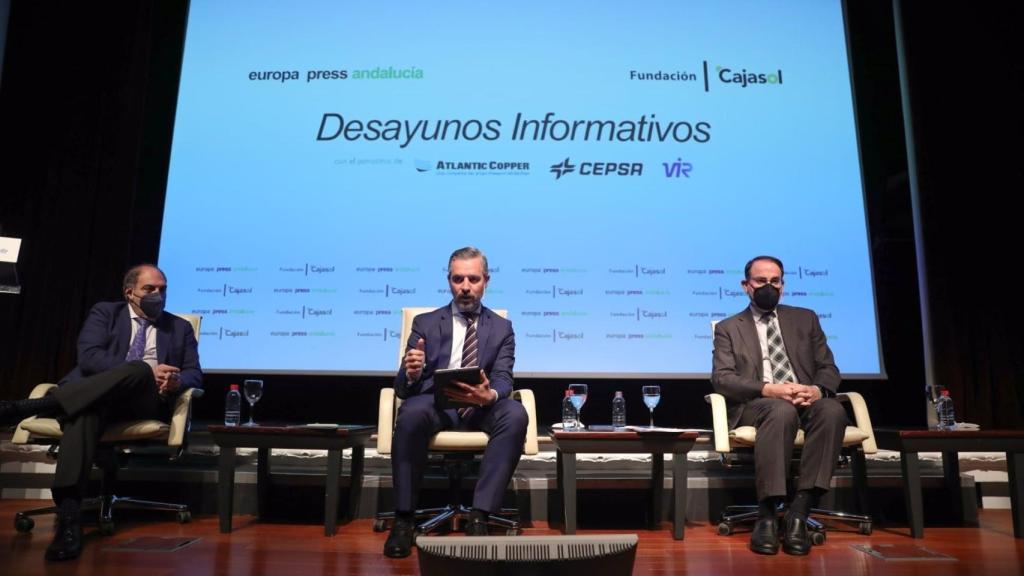 Lorenzo Amor, Juan Bravo y  González de Lara durante el acto.