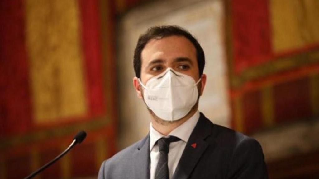 El ministro de Consumo, Alberto Garzón, con una mascarilla FFP2.