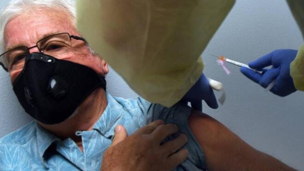 Castilla-La Mancha adelanta un mes la vacunación de los mayores de 80 años