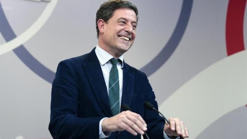 El exsecretario general del PSdeG José Ramón Gómez Besteiro en la rueda de prensa en la que anunció su dimisión, en 2016.