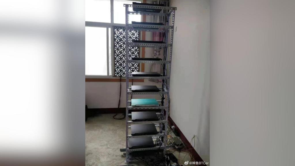 Granja de criptomonedas basada en ordenadores portátiles