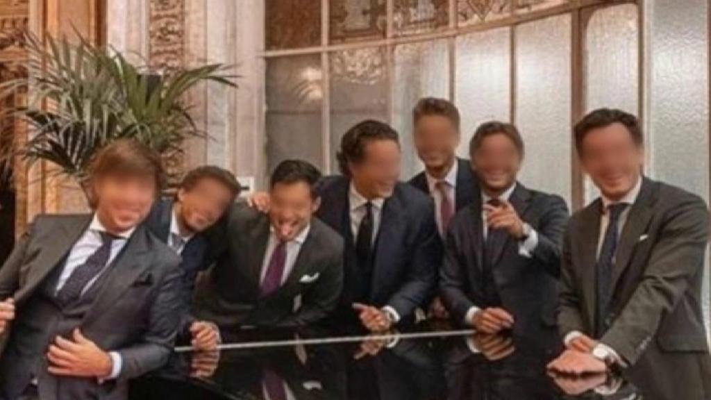 Los invitados no respetaban la distancia de seguridad durante el evento.