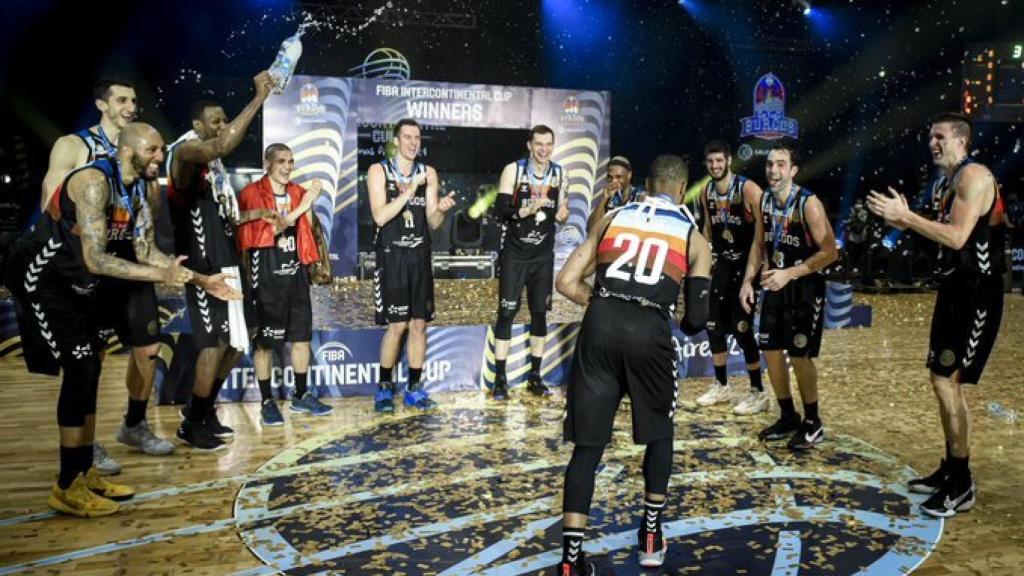 San Pablo Burgos celebra su título de la Intercontinental