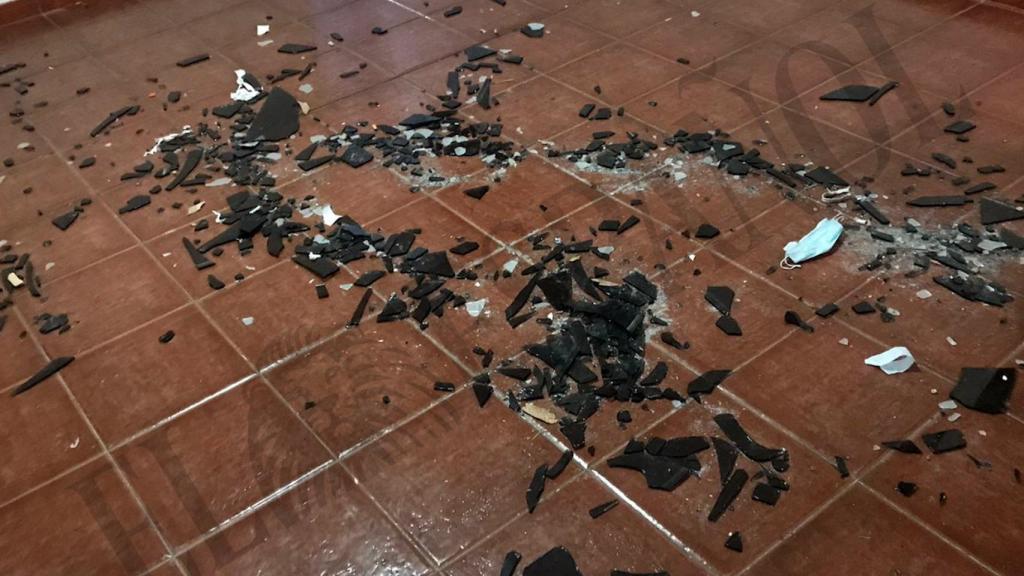 Cristales rotos por todo el recinto