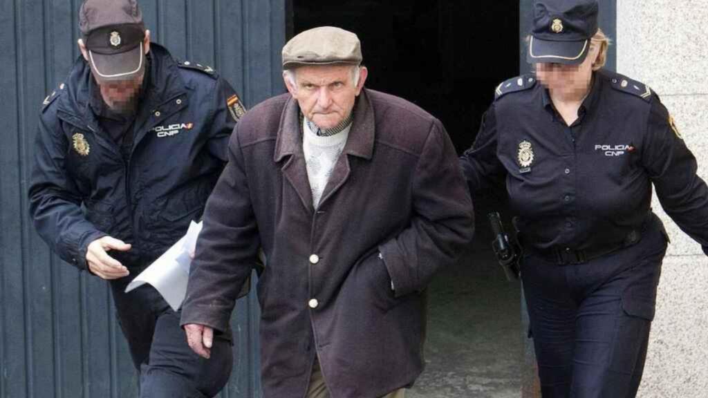 José Antonio Vázquez, conocido como el ‘anciano rayacoches’ durante una de las detenciones.