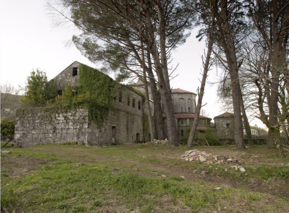 Trasera de Santa María de Melón (turismo.gal)