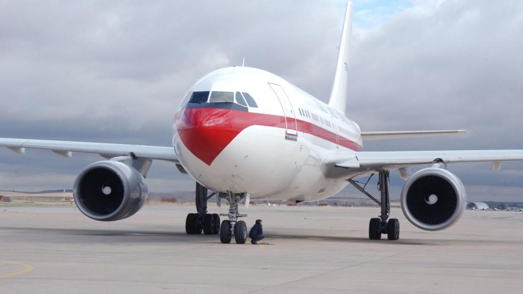 El avión T.22 del Grupo 45 del Ejército del Aire en tierra