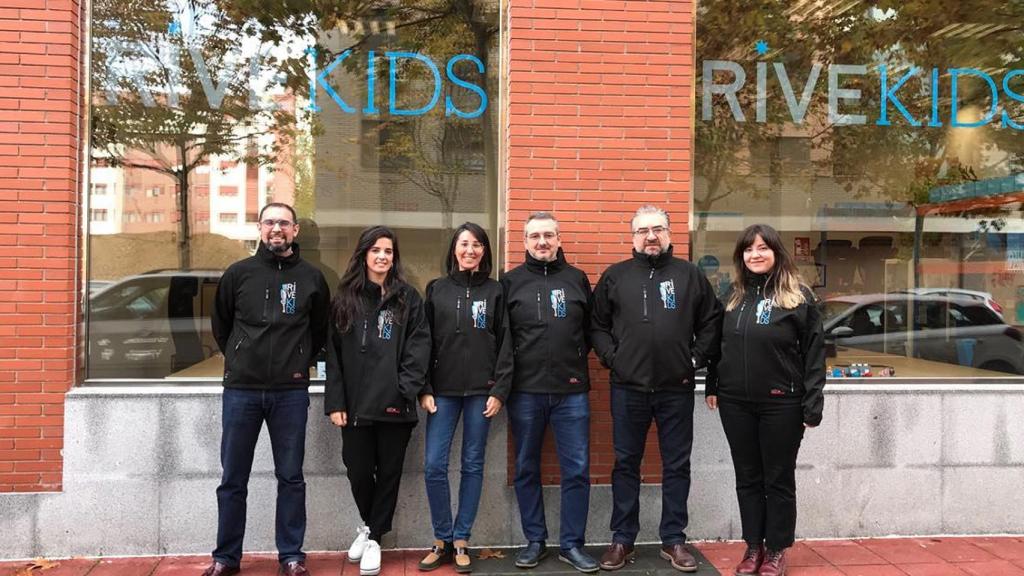Personal de Rivekids en sus oficinas.