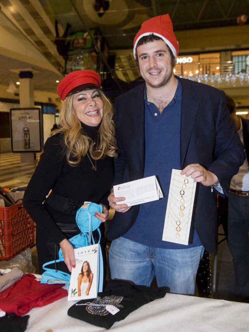 Ana Obregón y Álex Lequio, en un evento navideño de la fundación Porque Viven.