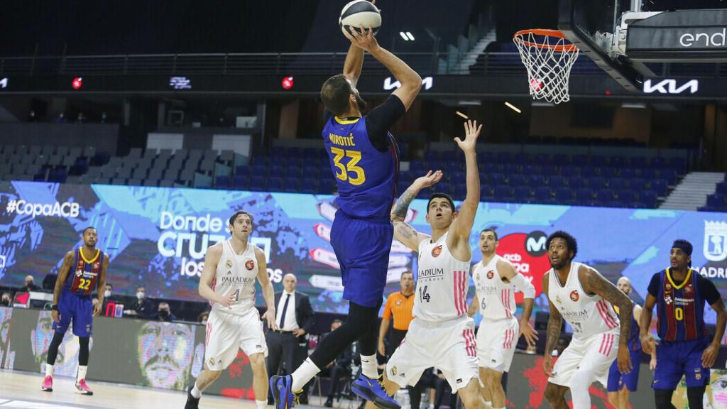 Mirotic en el Real Madrid - Barça de Copa del Rey