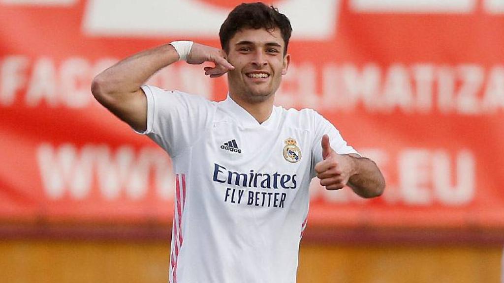 Celebración de Hugo Duro de su gol con el Real Madrid Castilla al Navalcarnero