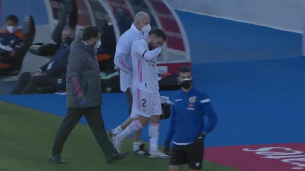 Carvajal se retira lesionado ante el Valencia