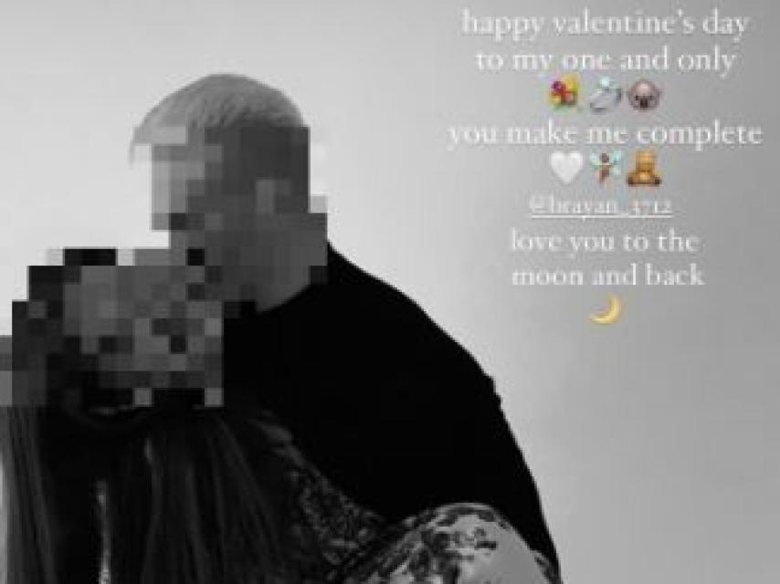 Julia y Brayan besándose por San Valentín.