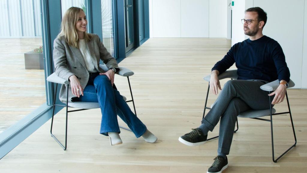 Paloma Real, directora general de Mastercard en España, y Sergio Cerro, CEO de Rebellion Pay. Foto: Pilar Brañas