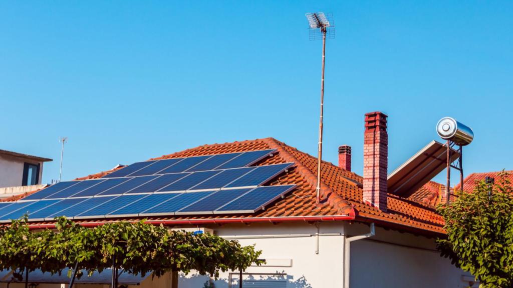 Placas solares en un tejado