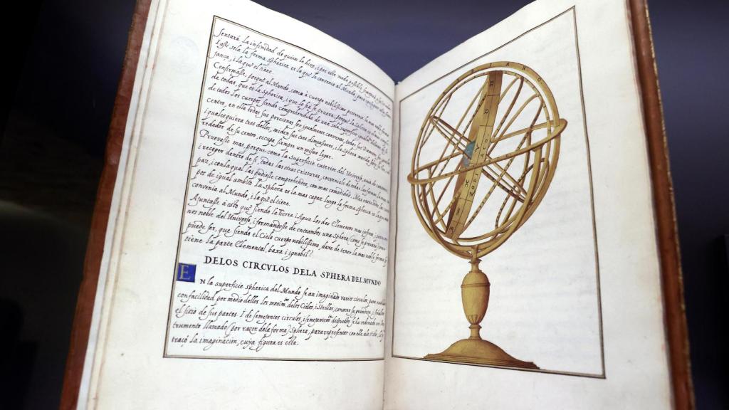 Vista de unos libros explicativos que forman parte de la exposición.