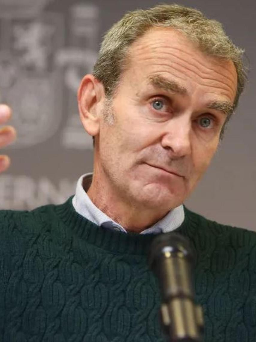 El epidemiólogo ha sorprendido este lunes con un radical corte de pelo.