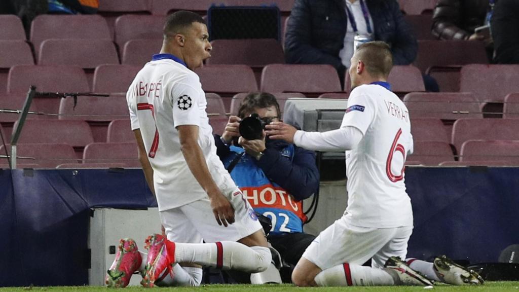 Marco Verratti celebra con Kylian Mbappé el gol del empate