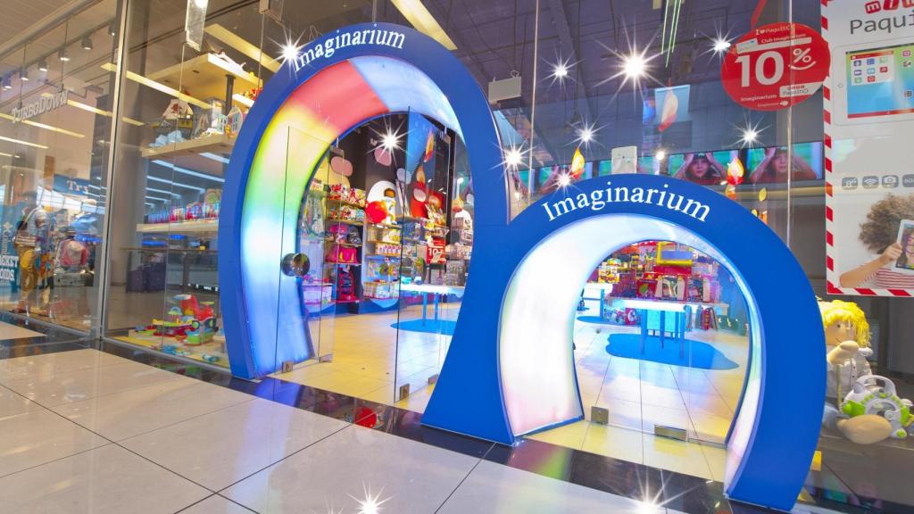 La entrada a una tienda de Imaginarium en una foto de archivo.