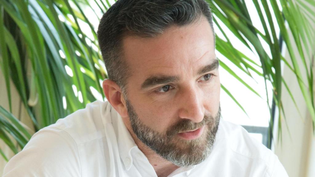 Francisco Polo nació en Valencia en 1981. En 2010 fundó una startup llamada Actuable, que fue absorbida menos de un año después por Change.org. Hasta 2017, fue el director de esta plataforma en España. Poco después regresaría a la política, de la mano de Pedro Sánchez, para entrar a formar parte de la Ejecutiva Federal del PSOE.