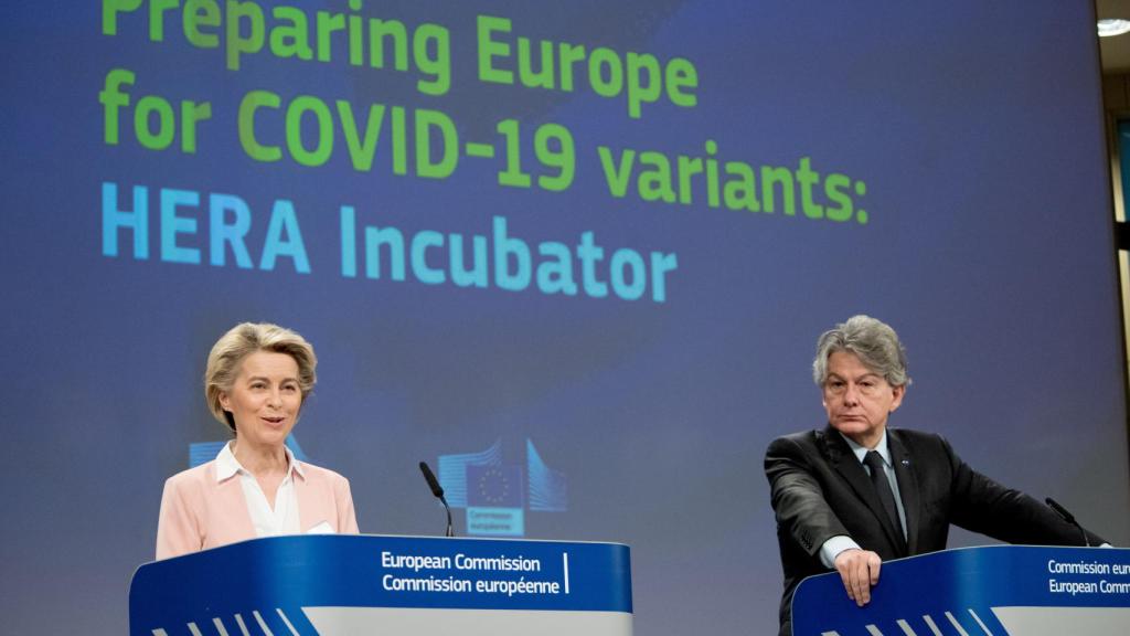 Ursula von der Leyen  y Thierry Breton, durante la rueda de prensa de este miércoles