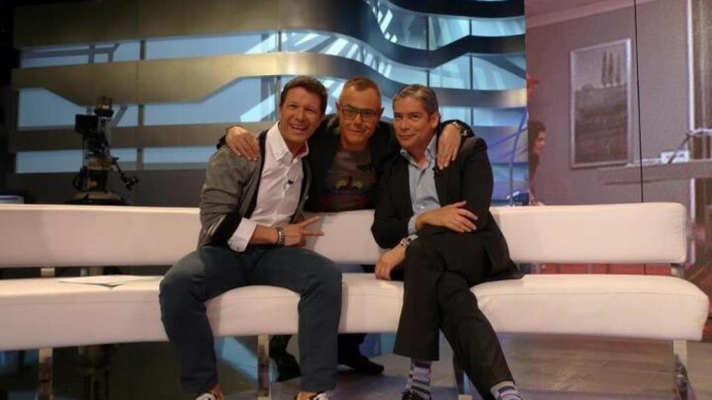 Antonio junto a Jordi González y Boris Izaguirre comentando 'Gran Hermano'.
