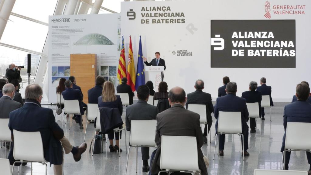 Ximo Puig, durante su intervención en la presentación del proyecto Element Valencia. EE