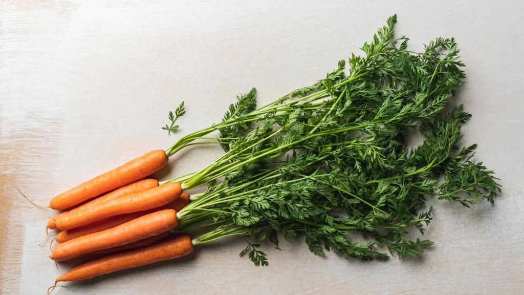 Un manojo de zanahorias.