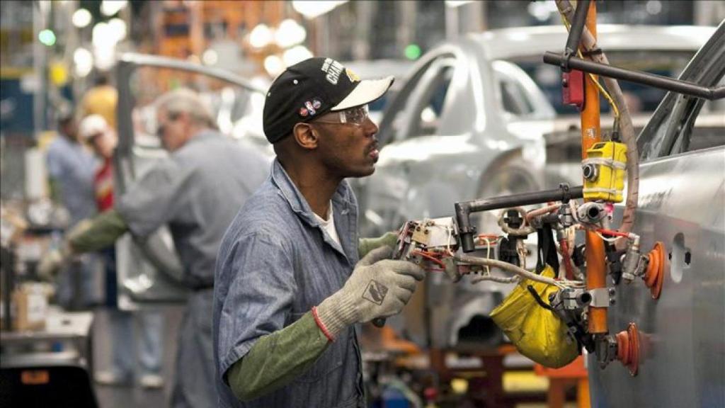 Obrero en una fábrica estadounidense.